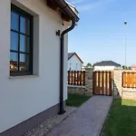 Tatil Evi Vadgesztenyes Vendeghaz Lipót