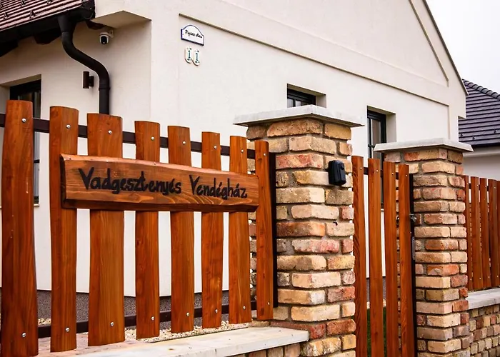 Vadgesztenyes Vendeghaz Lipót